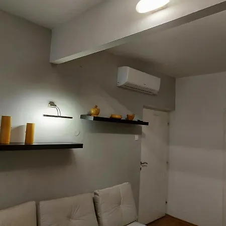 Apartment Makabo-apartment In House *