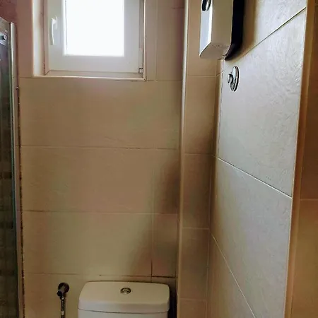 Apartment Makabo-apartment In House *