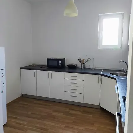 Apartment Makabo-apartment In House *