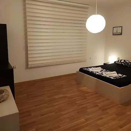 Apartment Makabo-apartment In House *